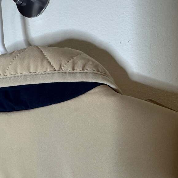 Tommy Hilfiger Women's Beige Diamond Quilted Button-Down Barn Jacket with Crest - Picture 7 of 8